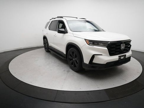 Certified 2025 Honda Pilot Black Edition image 13