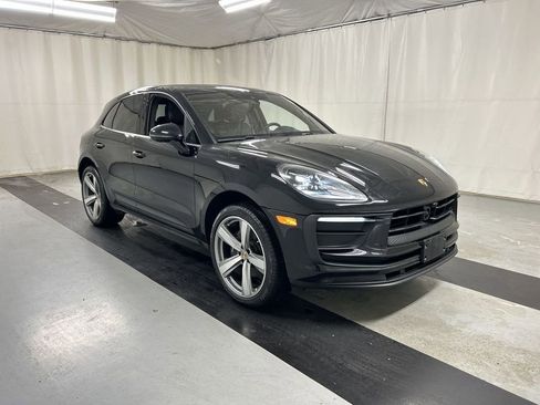 Certified 2025 Porsche Macan Base image 2