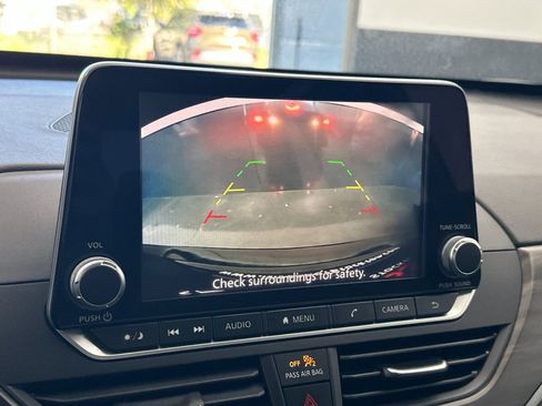 Used 2024 Nissan Altima 2.5 SV image 17