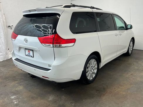 Used 2014 Toyota Sienna XLE w/ Entertainment Package AWD/4WD image 4