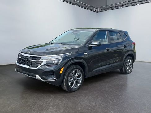 Used 2024 Kia Seltos LX AWD/4WD image 1