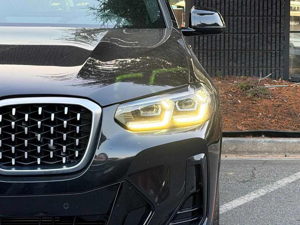 Used 2022 BMW X4 xDrive30i w/ M Sport Package 2 AWD/4WD image 5
