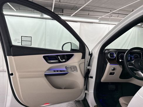 Certified 2023 Mercedes-Benz GLC 300 image 19