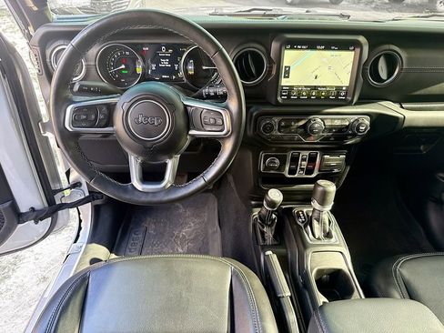 Used 2023 Jeep Wrangler Unlimited Sahara w/ Cold Weather Group AWD/4WD image 25