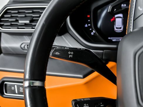 Used 2022 Lamborghini Urus AWD/4WD image 31