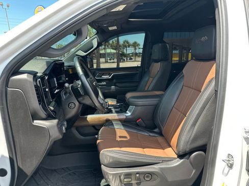 Used 2024 Chevrolet Silverado 1500 High Country w/ High Country Premium Package AWD/4WD image 11