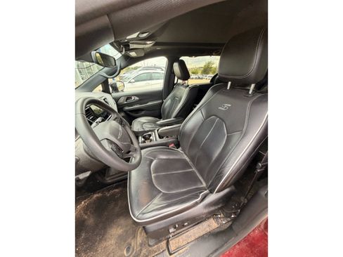 Used 2023 Chrysler Pacifica Limited w/ Uconnect Theater Family Group AWD/4WD image 3