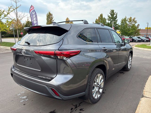 Used 2023 Toyota Highlander Limited AWD/4WD image 3