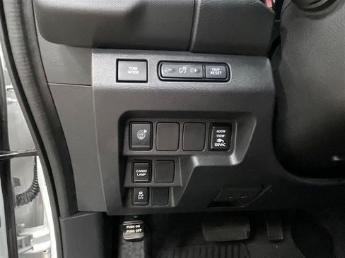 Used 2022 Nissan Frontier Pro-X RWD image 22
