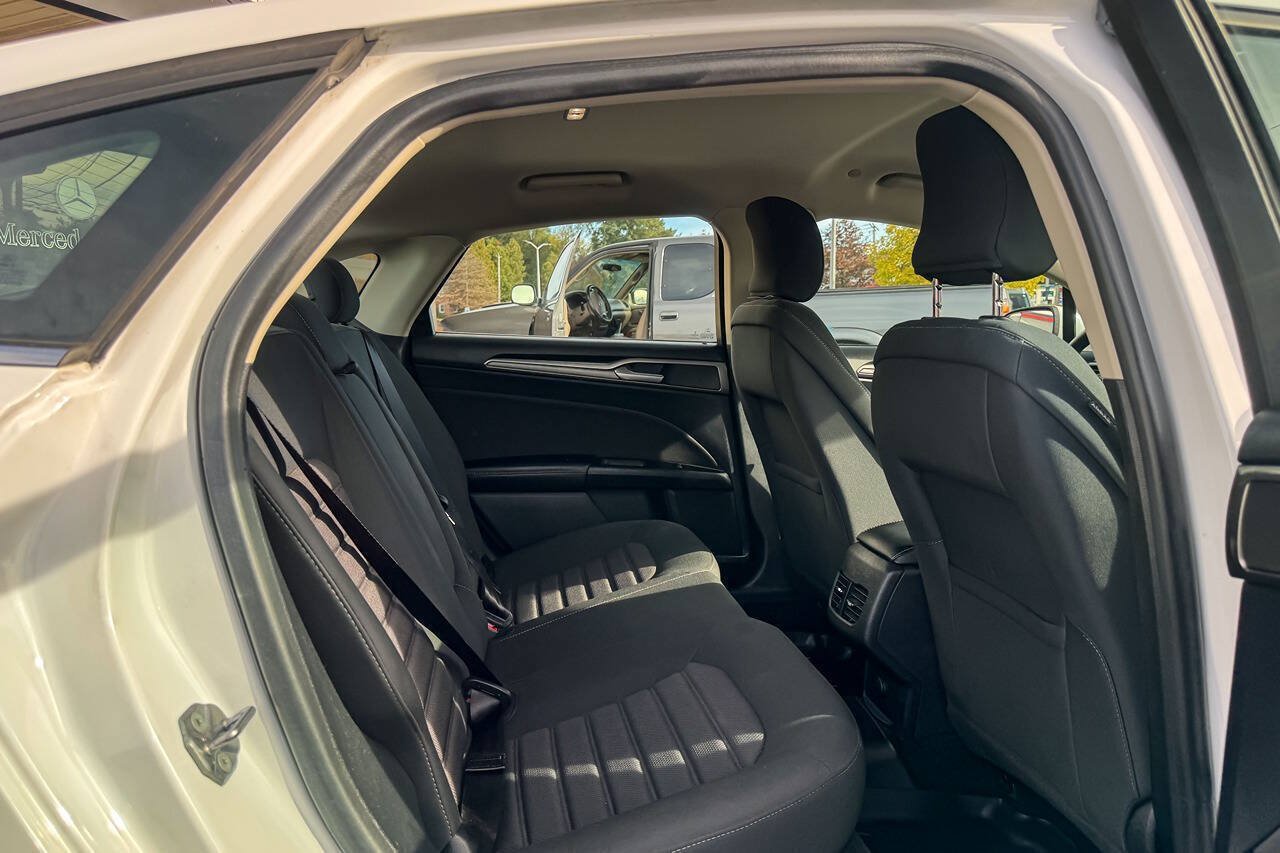 Used 2018 Ford Fusion SE FWD image 15