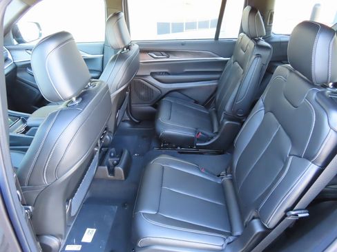 New 2025 Jeep Grand Cherokee L Limited image 23