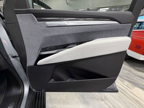 Used 2025 Cadillac Escalade ESV V image 53