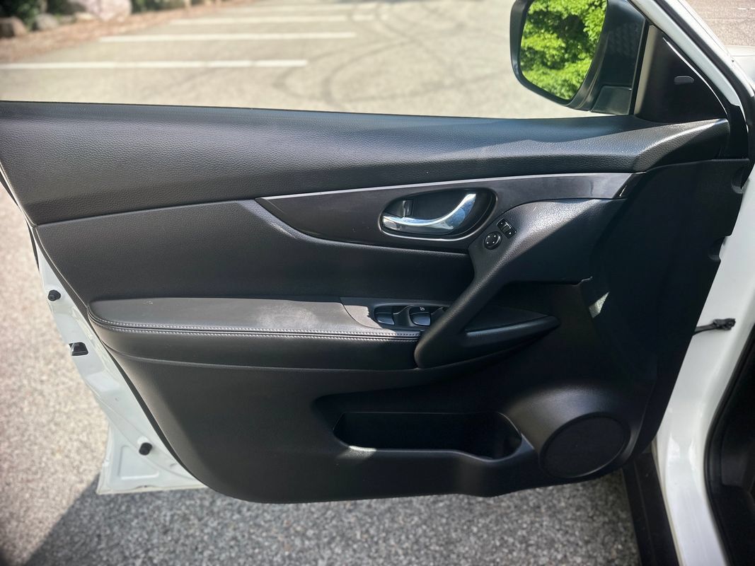 Used 2020 Nissan Rogue SV AWD/4WD image 15