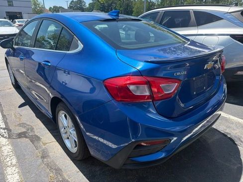 Used 2018 Chevrolet Cruze LT FWD image 10