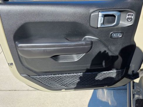 Used 2020 Jeep Gladiator Rubicon w/ Trailer Tow Package image 23