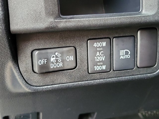 Used 2018 Toyota Tacoma TRD Sport AWD/4WD image 13