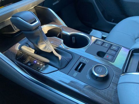 New 2026 Toyota Highlander Platinum image 17