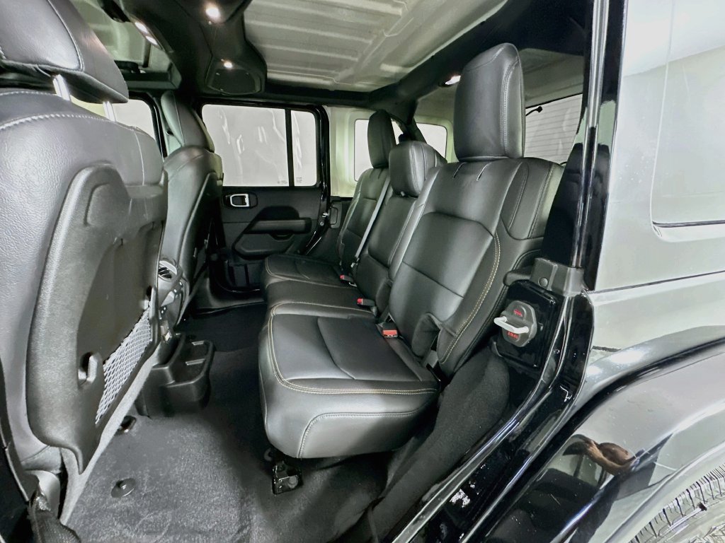 Used 2025 Jeep Wrangler Unlimited Sahara AWD/4WD image 22