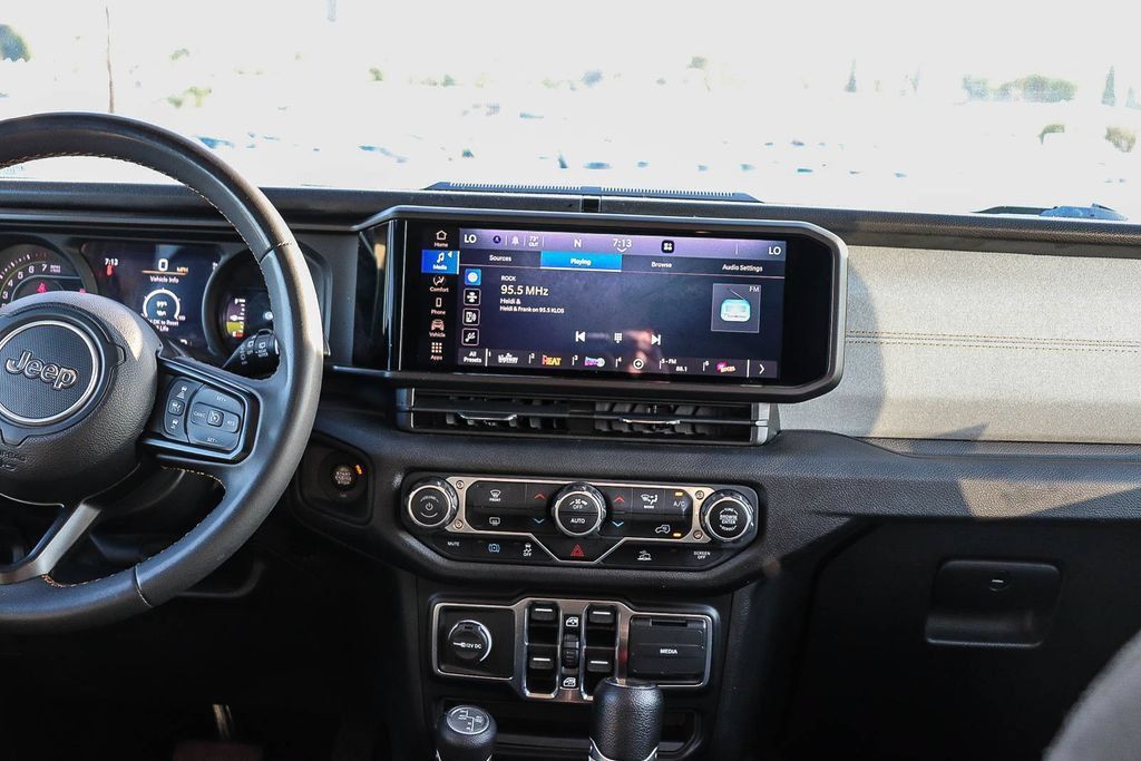 Used 2024 Jeep Wrangler Unlimited AWD/4WD image 15