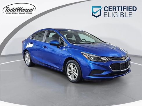 Certified 2018 Chevrolet Cruze LT w/ LT Convenience Package FWD image 1