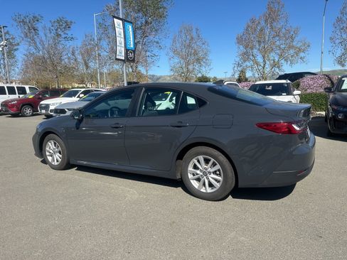 Used 2025 Toyota Camry LE image 4