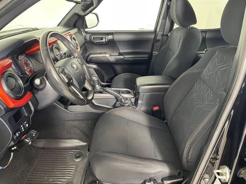 Used 2017 Toyota Tacoma TRD Off-Road AWD/4WD image 2