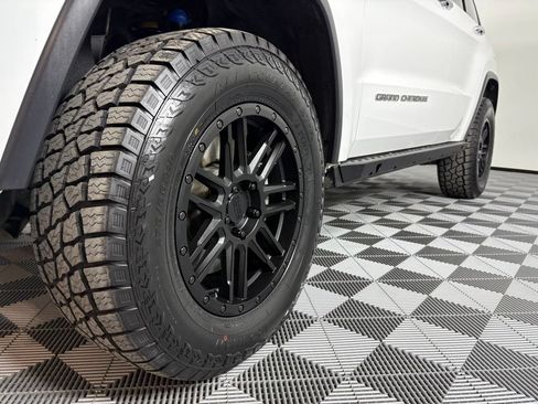 Used 2018 Jeep Grand Cherokee Limited w/ Trailer Tow Group IV AWD/4WD image 14