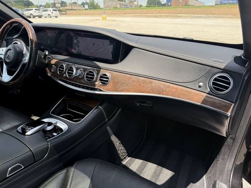 Used 2018 Mercedes-Benz S 560 Sedan image 32