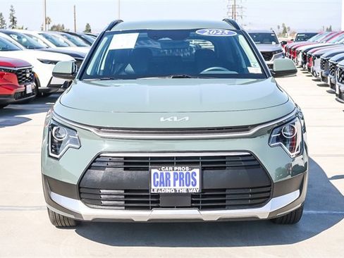 Used 2025 Kia Niro EX image 4