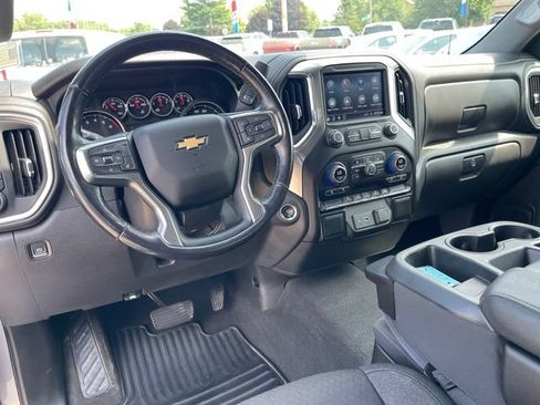 Used 2022 Chevrolet Silverado 1500 LT AWD/4WD image 11