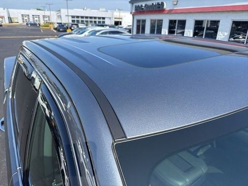 Used 2022 GMC Sierra 1500 SLT w/ SLT Premium Package AWD/4WD image 5