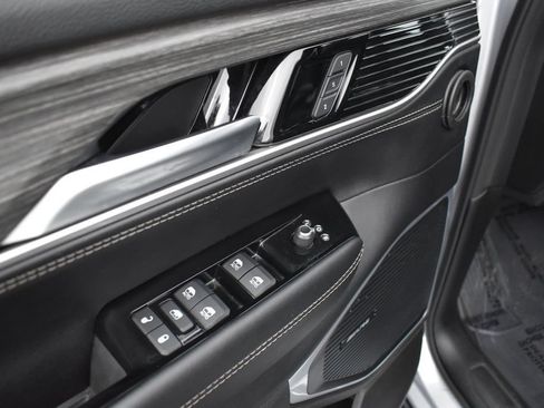 Used 2024 Jeep Wagoneer Series II AWD/4WD image 6
