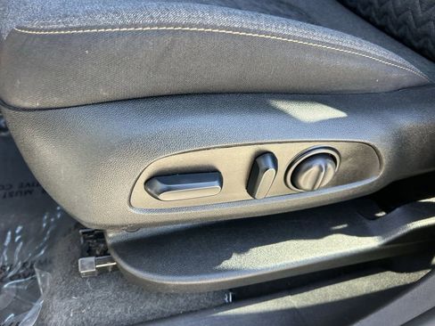 Used 2024 Chevrolet Equinox LT image 24