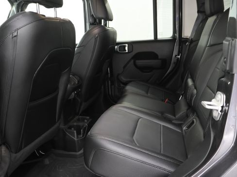 Used 2023 Jeep Gladiator Sport AWD/4WD image 9