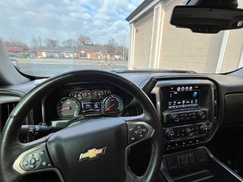 Used 2018 Chevrolet Silverado 1500 High Country image 14