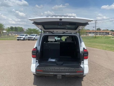 New 2026 Toyota 4Runner SR5 AWD/4WD image 26