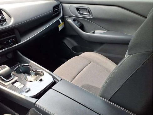 Used 2025 Nissan Rogue S FWD image 13