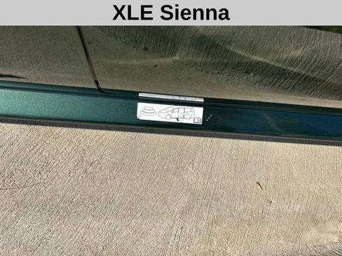 Used 2025 Toyota Sienna XLE FWD image 3