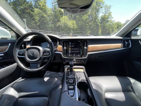 Used 2021 Volvo S90 T6 Momentum AWD/4WD image 16