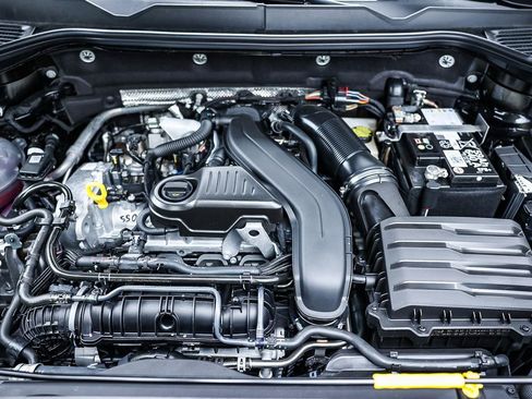 New 2026 Volkswagen Taos SE image 19