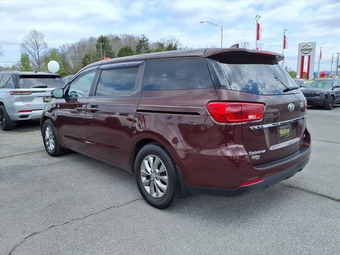 Used 2019 Kia Sedona LX image 3