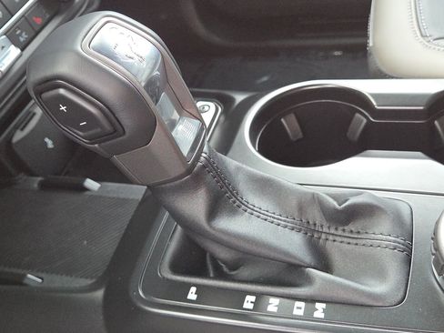 Used 2025 Ford Bronco Outer Banks image 24