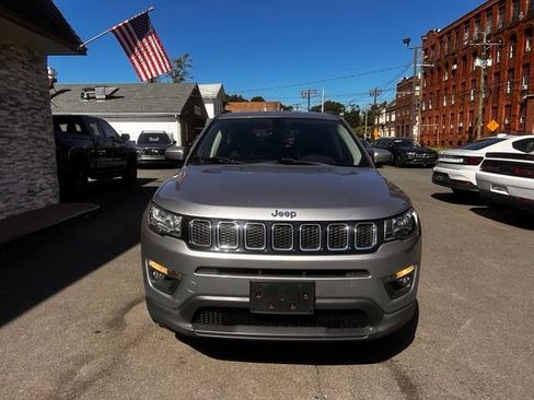 Used 2018 Jeep Compass Latitude w/ Popular Equipment Group AWD/4WD image 2