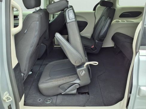 Used 2023 Chrysler Voyager LX FWD image 22