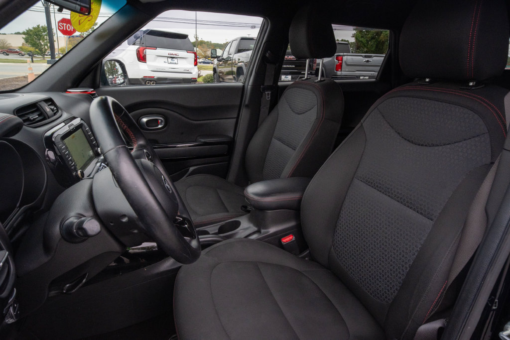 Used 2016 Kia Soul + w/ Tarmac Special Edition FWD image 11