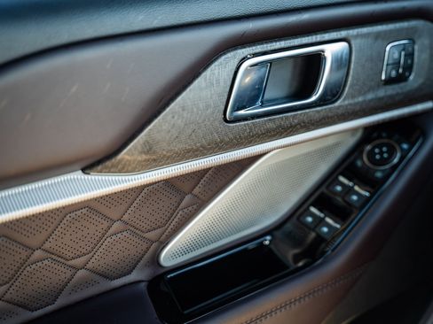 Certified 2025 Ford Explorer Platinum w/ Ultimate Package image 30