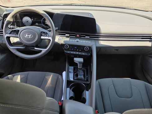 Used 2025 Hyundai Elantra SEL FWD image 10