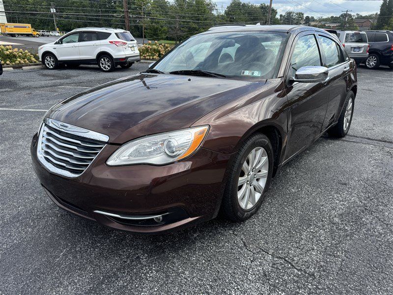 Used 2013 Chrysler 200 Limited FWD image 4