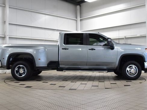 Used 2024 Chevrolet Silverado 3500 W/T image 9