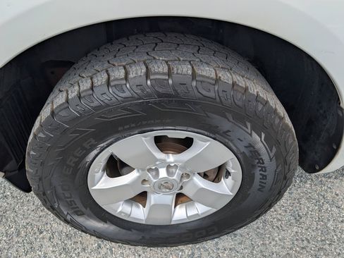 Used 2013 Nissan Frontier SV w/ SV Value Truck Pkg RWD image 12